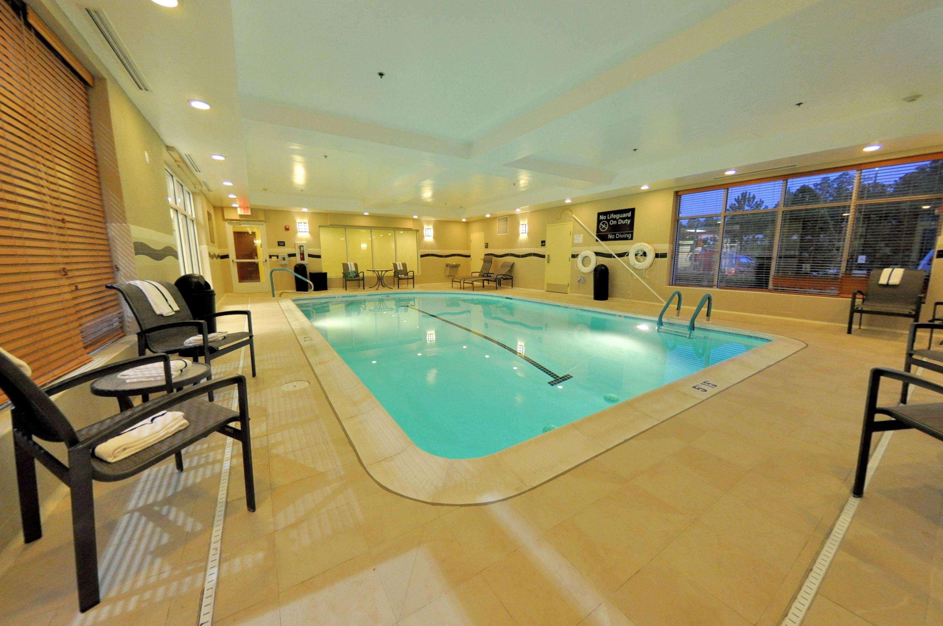 Hampton Inn Richmond - Airport Сендстон Екстер'єр фото