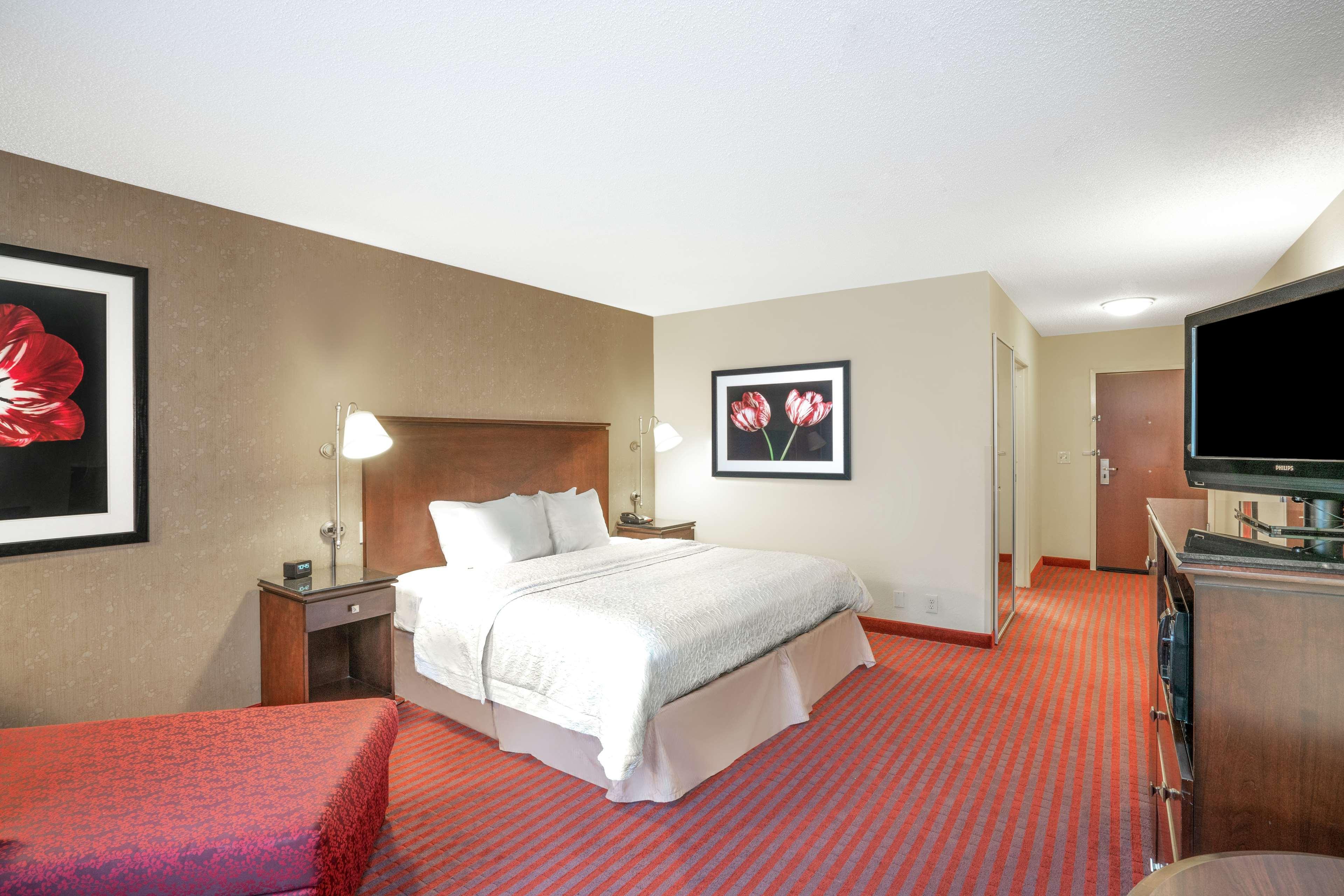Hampton Inn Richmond - Airport Сендстон Екстер'єр фото