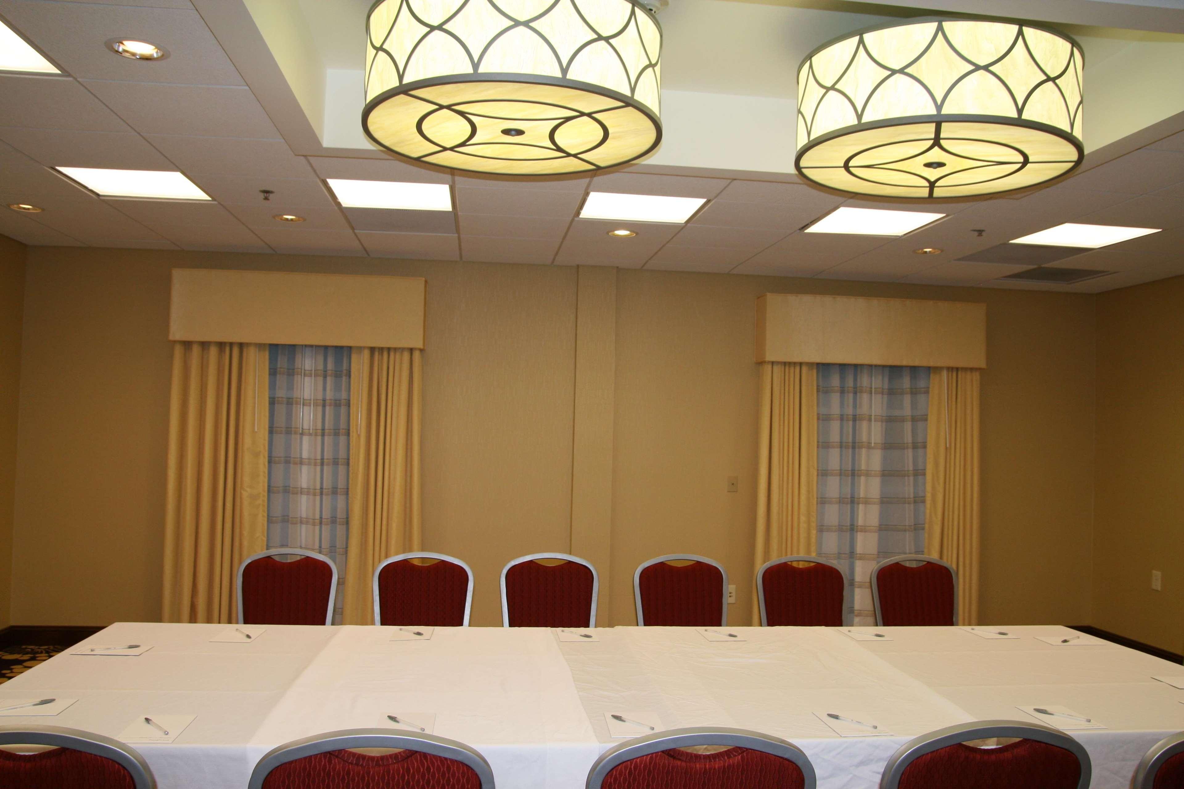 Hampton Inn Richmond - Airport Сендстон Екстер'єр фото