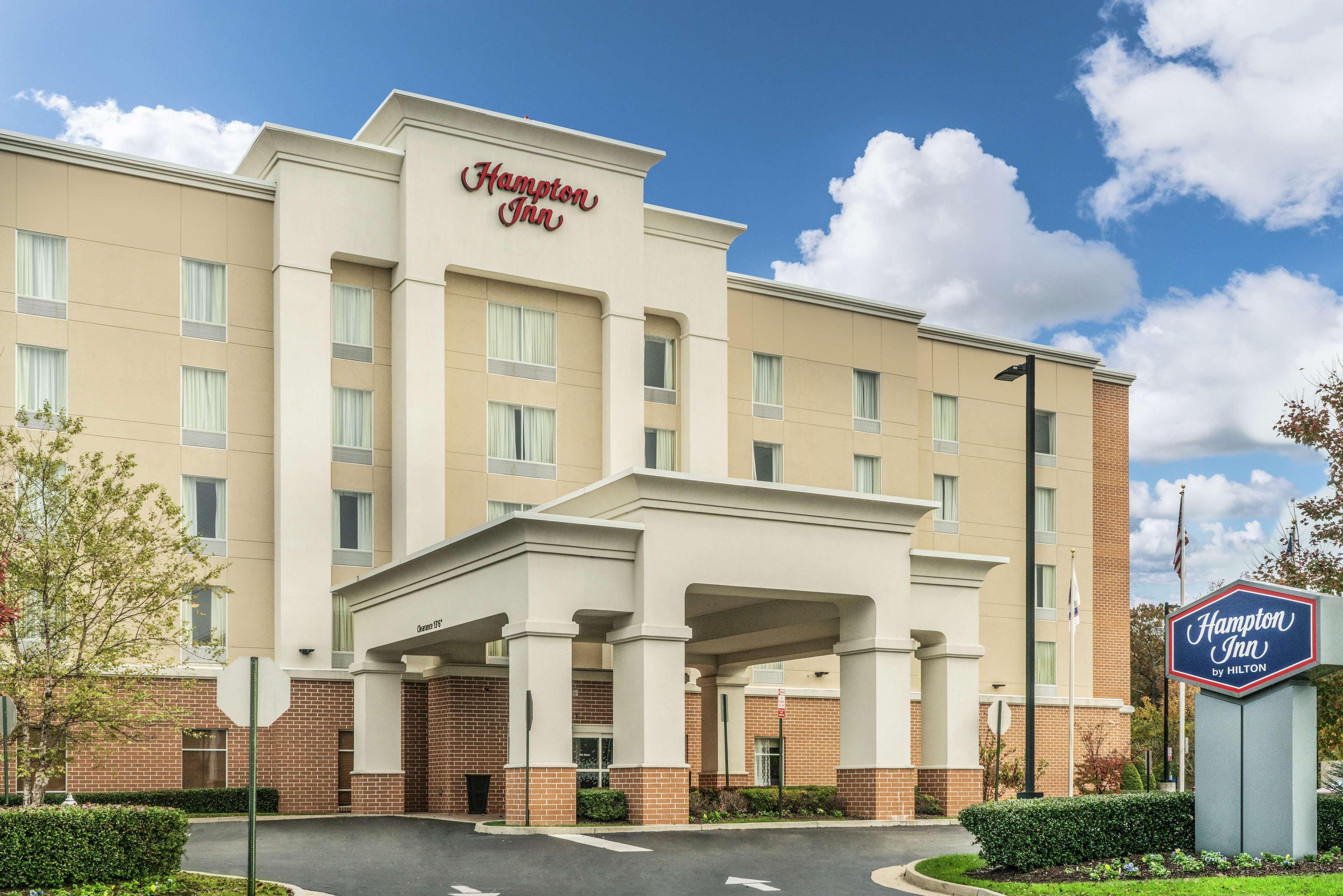 Hampton Inn Richmond - Airport Сендстон Екстер'єр фото