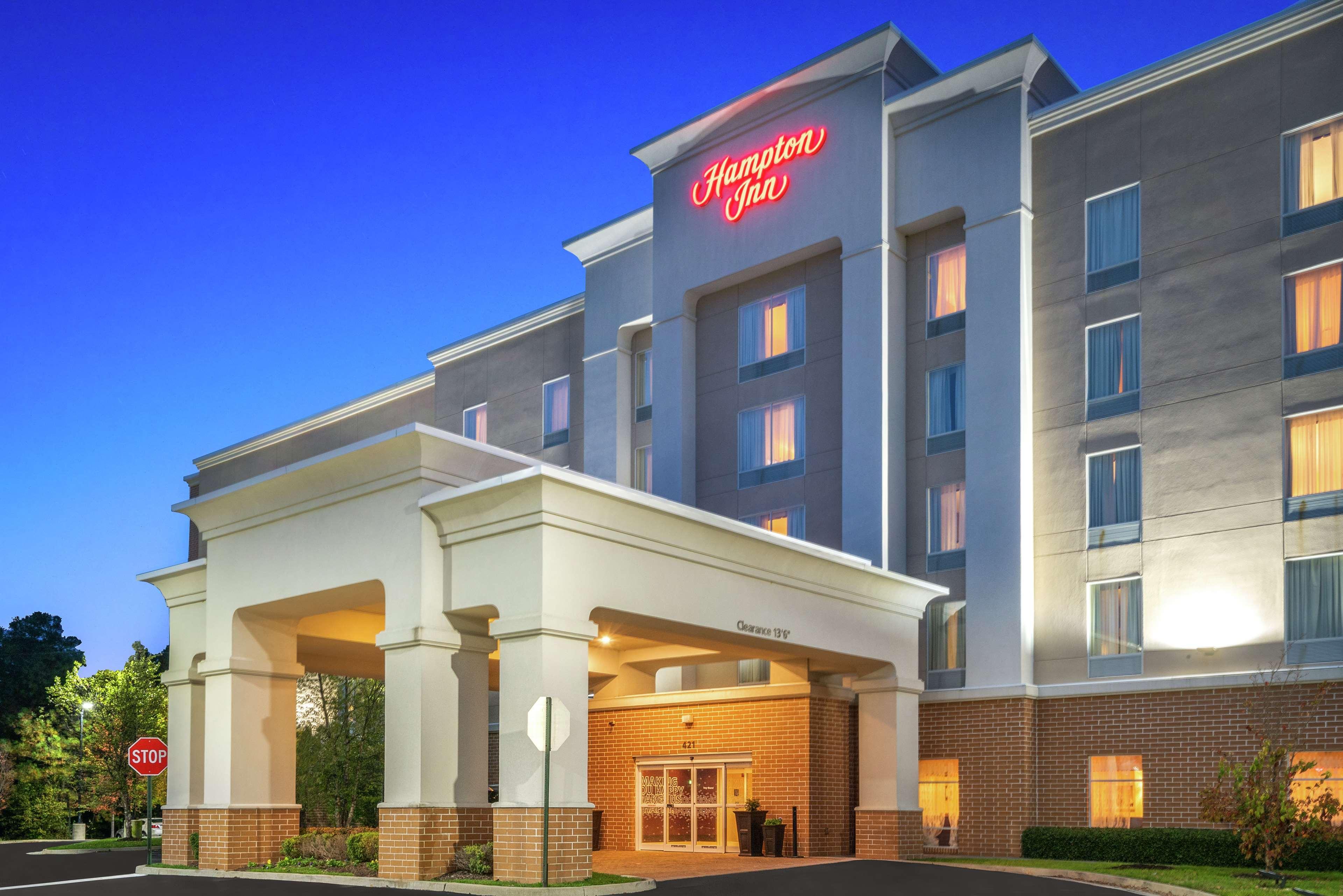 Hampton Inn Richmond - Airport Сендстон Екстер'єр фото