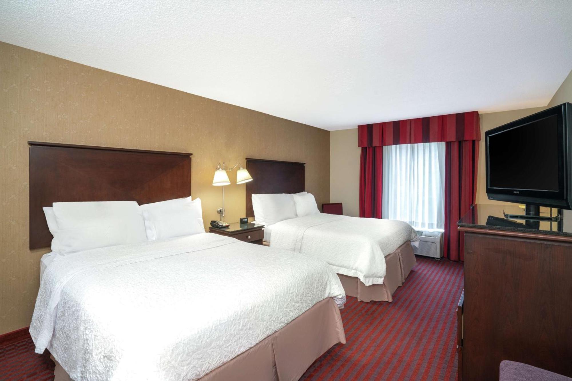 Hampton Inn Richmond - Airport Сендстон Екстер'єр фото