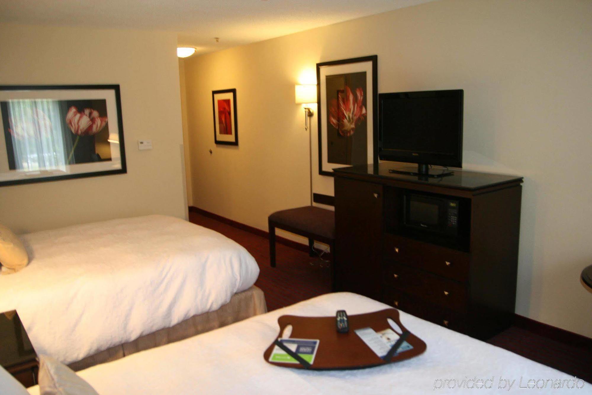Hampton Inn Richmond - Airport Сендстон Номер фото