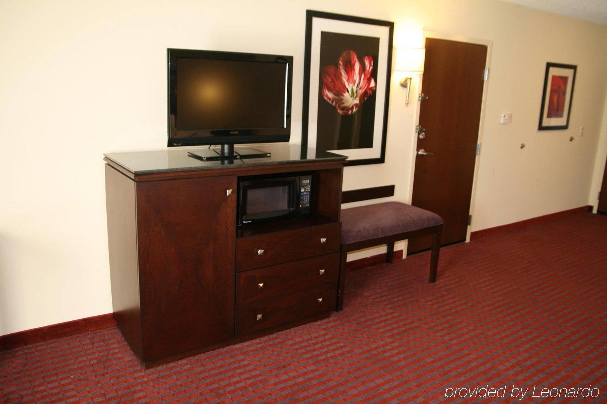 Hampton Inn Richmond - Airport Сендстон Номер фото