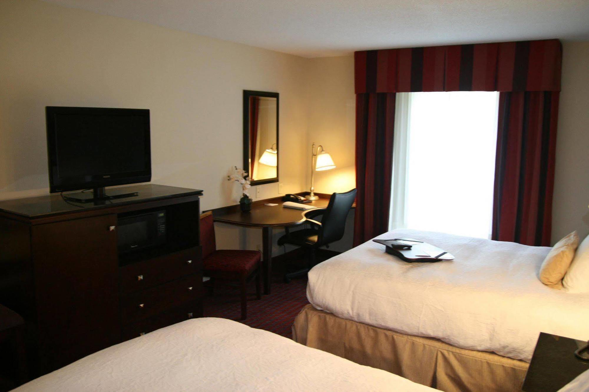 Hampton Inn Richmond - Airport Сендстон Номер фото